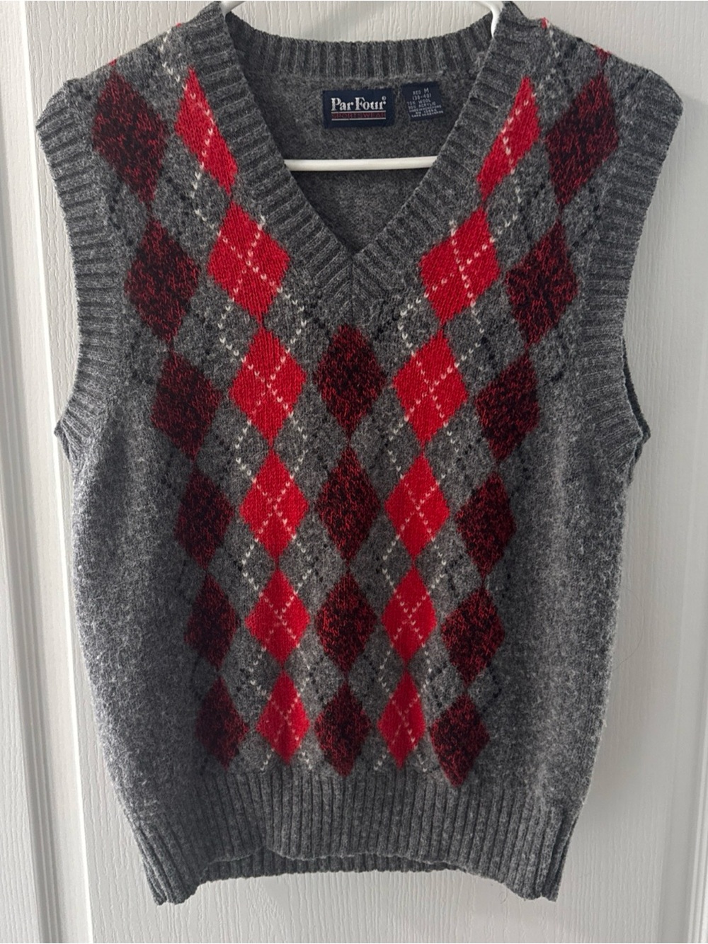 Par Four Men's Gray & Red Argyle Wool Vest